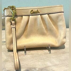Coach Bone Leather Pleated Wristlet #F43431   New With Tags